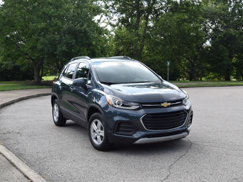 Used 2022 Chevrolet Trax LT w/ Premium Seat Package AWD/4WD image 4