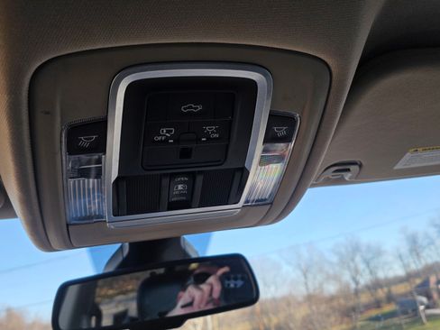 Used 2020 RAM 1500 Laramie image 19