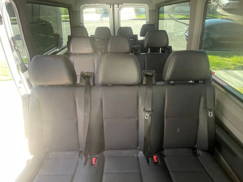 Used 2016 Mercedes-Benz Sprinter 2500 image 9