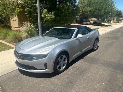 Used 2019 Chevrolet Camaro LT RWD image 2