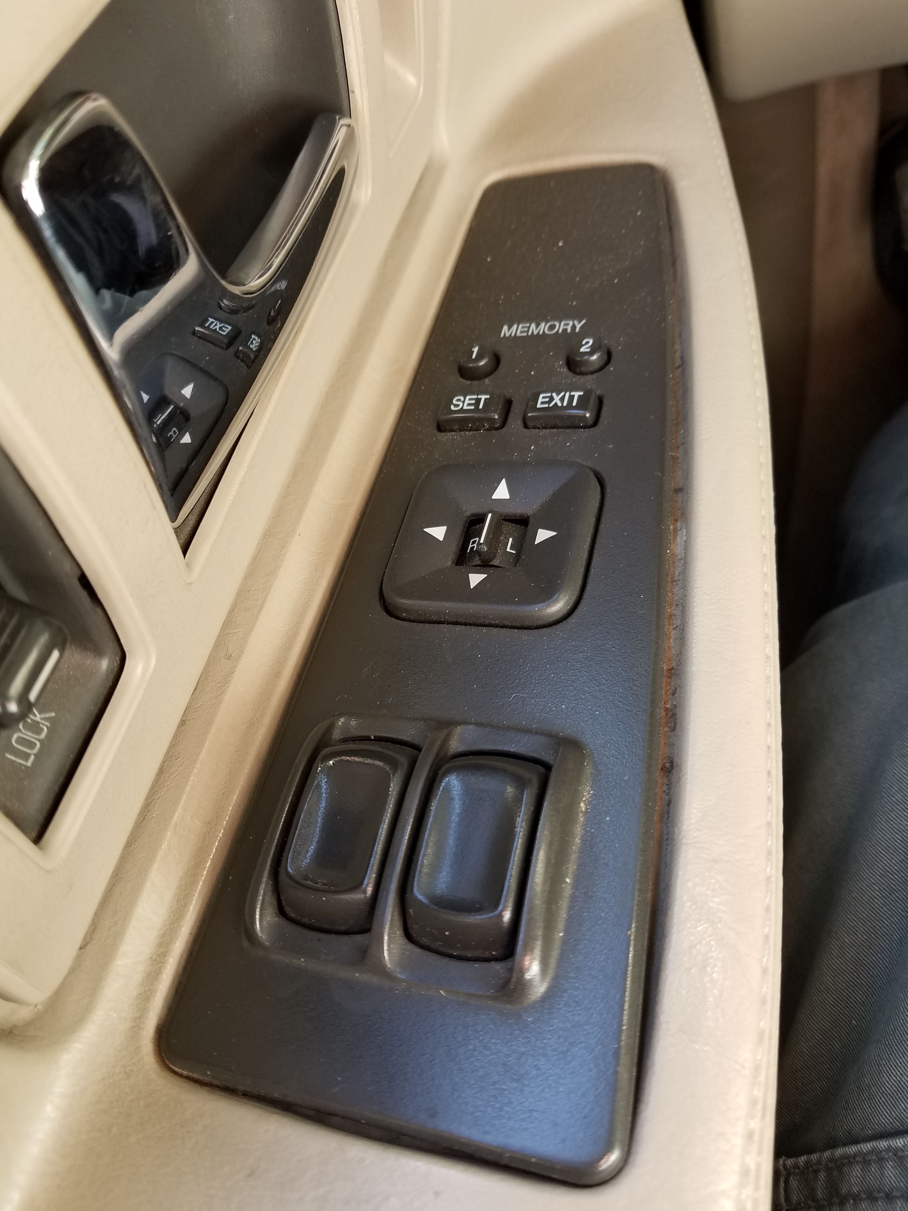Used 1997 Cadillac Eldorado Touring FWD image 16