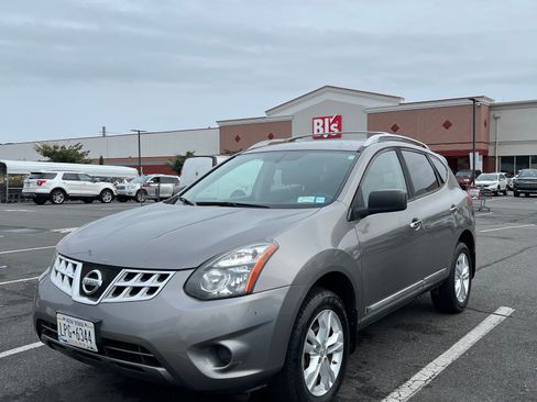 Used 2015 Nissan Rogue S w/ Convenience Package image 1