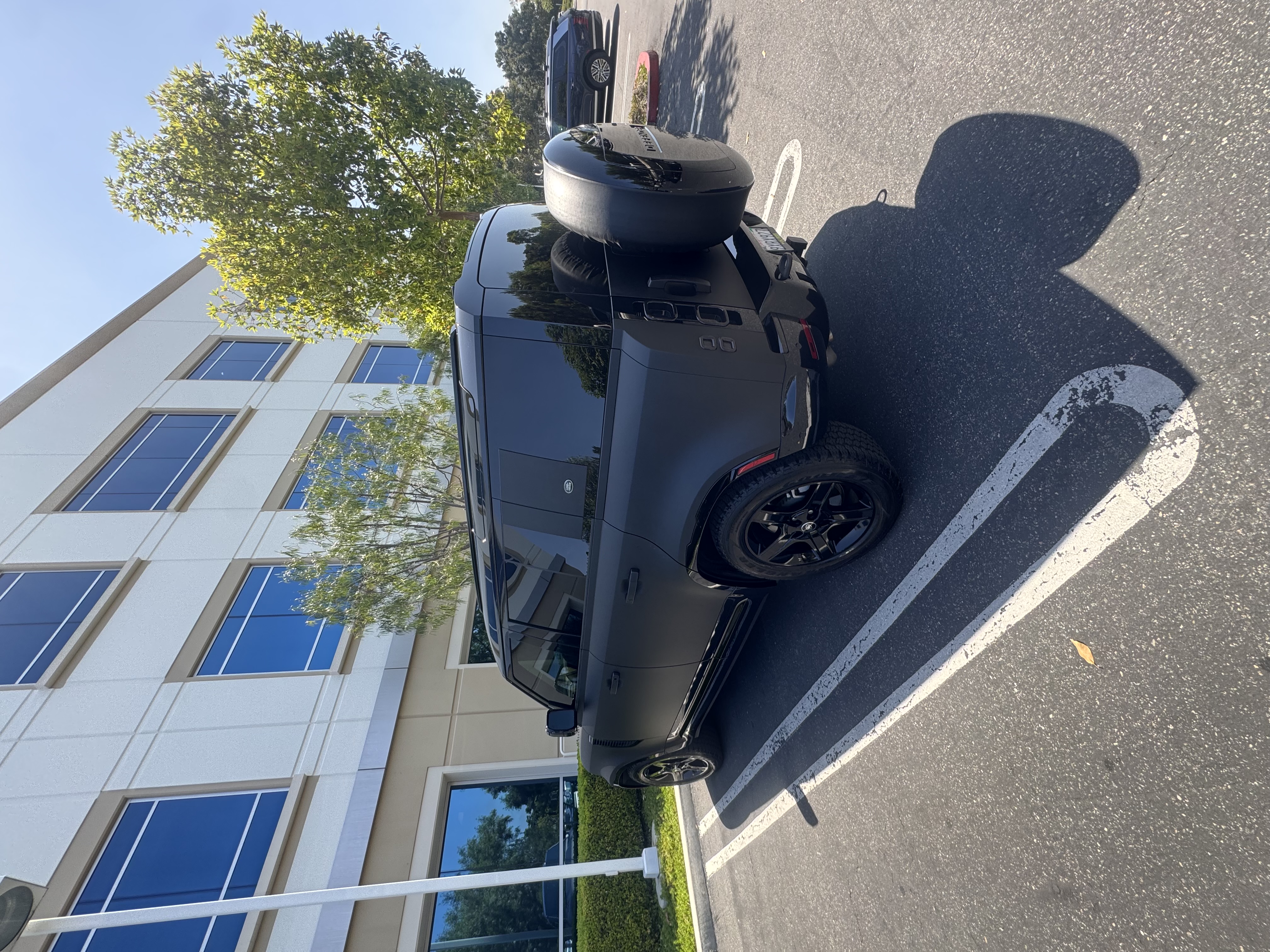 Used 2023 Land Rover Defender 110 X-Dynamic SE AWD/4WD image 2