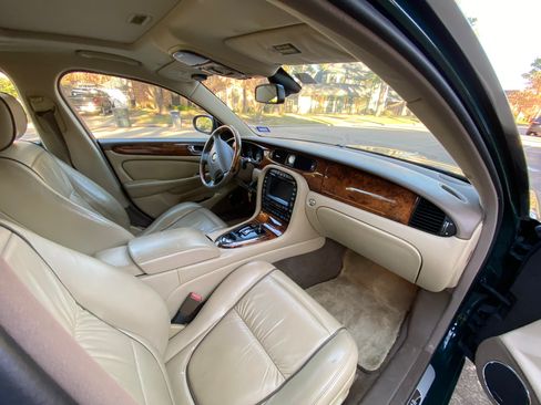 Used 2007 Jaguar XJ8 L Vanden Plas Sedan 4D image 9