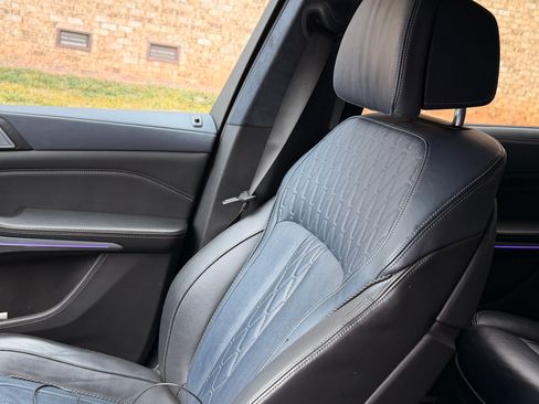 Used 2021 BMW X7 M50i image 25