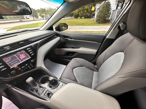 Used 2019 Toyota Camry LE FWD image 22
