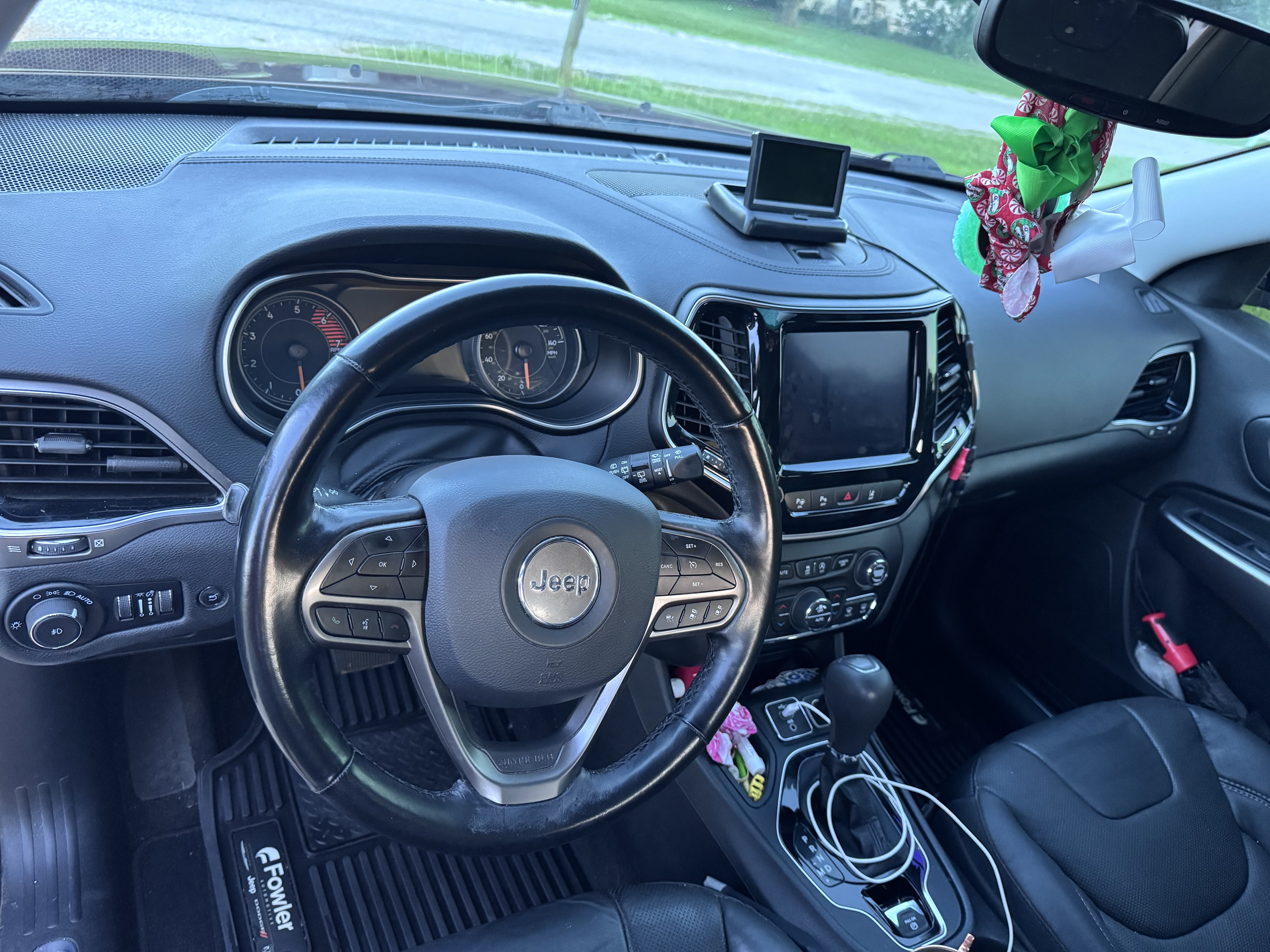 Used 2021 Jeep Cherokee Limited w/ Elite Package FWD image 10