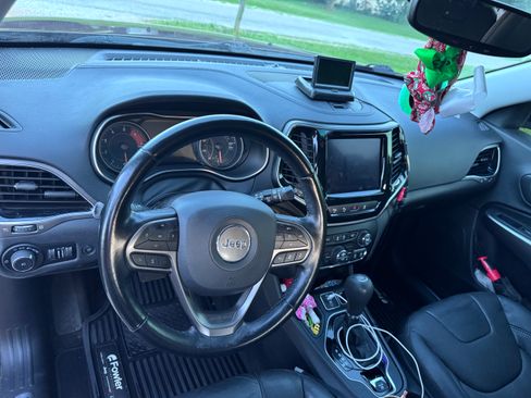 Used 2021 Jeep Cherokee Limited w/ Elite Package FWD image 10