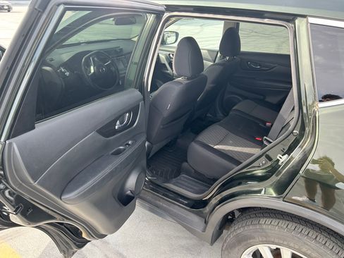 Used 2018 Nissan Rogue SV image 12