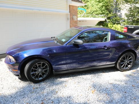 Used 2012 Ford Mustang Premium image 4