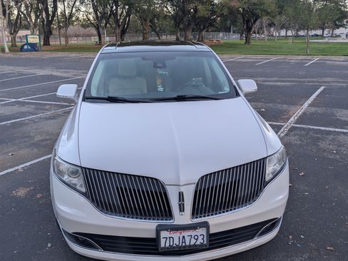 Used 2013 Lincoln MKT EcoBoost Sport Utility 4D image 2