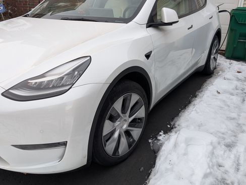 Used 2022 Tesla Model Y Long Range image 4