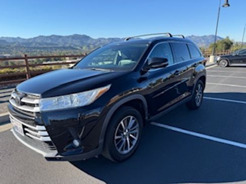 Used 2019 Toyota Highlander XLE image 1