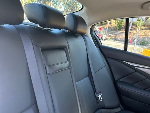 Used 2017 INFINITI Q50 2.0t image 9