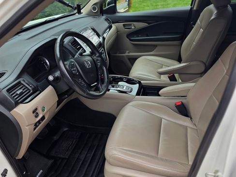 Used 2017 Honda Pilot Touring image 13