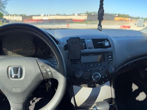 Used 2005 Honda Accord EX image 10