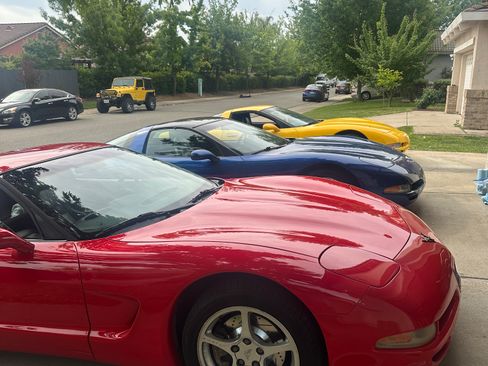Used 2000 Chevrolet Corvette Coupe w/ Memory Pkg RWD image 16