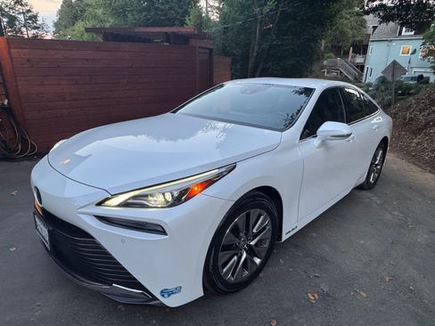 Used 2021 Toyota Mirai w/ Advanced Technology Package image 6