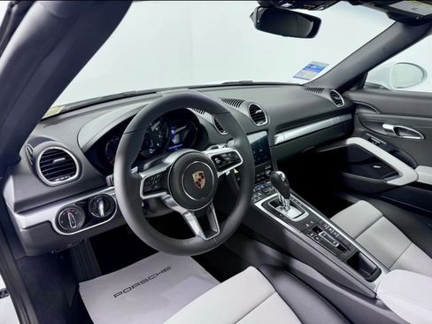 Used 2025 Porsche 718 Boxster RWD image 17