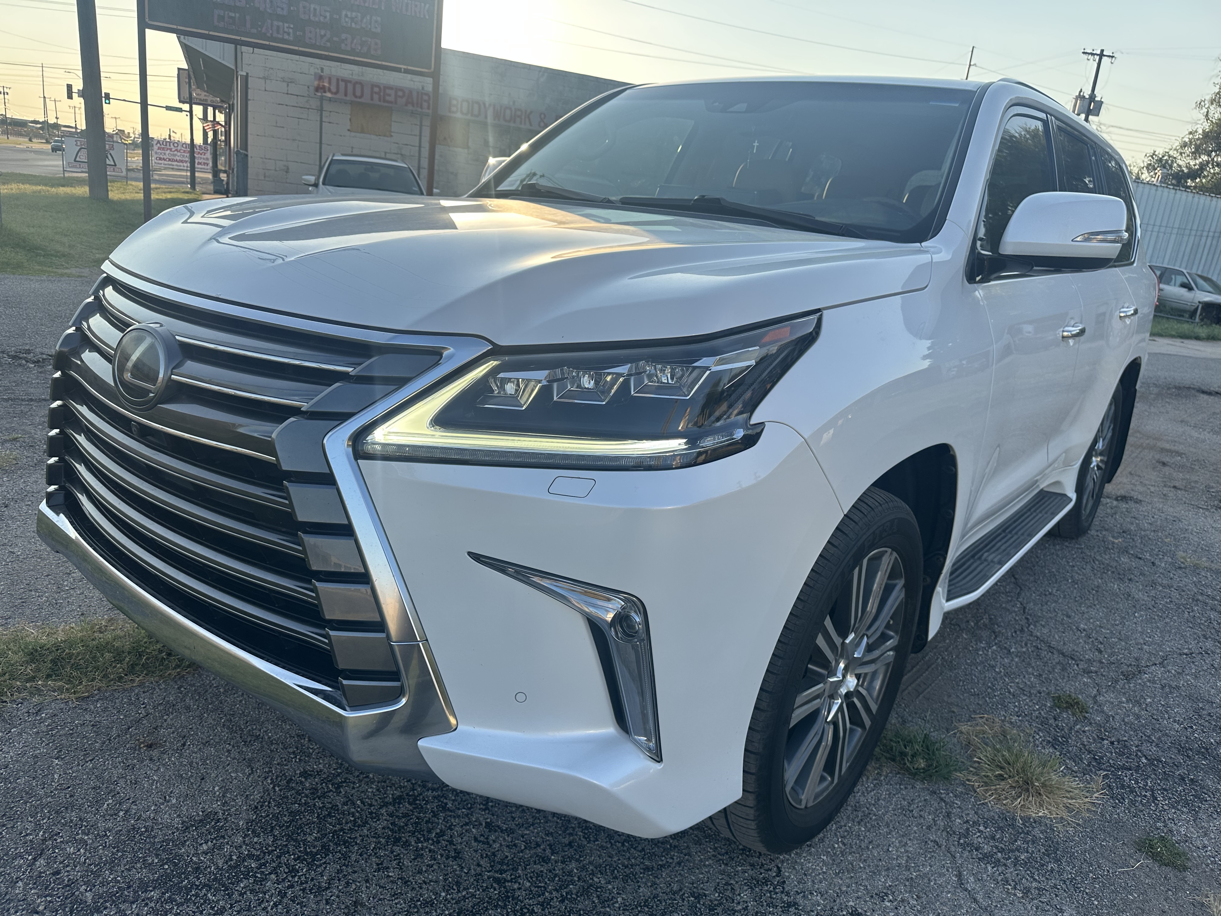 Used 2016 Lexus LX 570 4WD w/ Luxury Package image 1