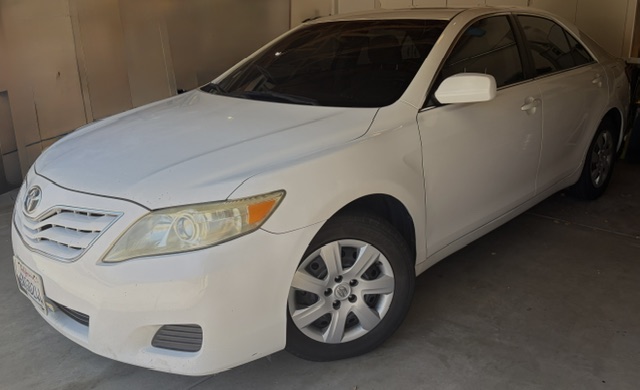 Used 2010 Toyota Camry LE FWD image 1
