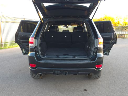 Used 2014 Jeep Grand Cherokee Limited w/ Luxury Group II image 23