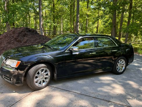 Used 2014 Chrysler 300 C image 5