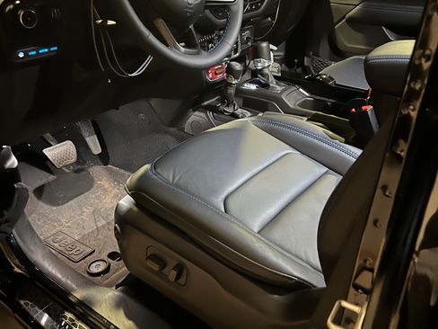 Used 2024 Jeep Wrangler Unlimited Rubicon 4xe image 8