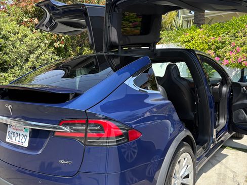 Used 2019 Tesla Model X Long Range image 11