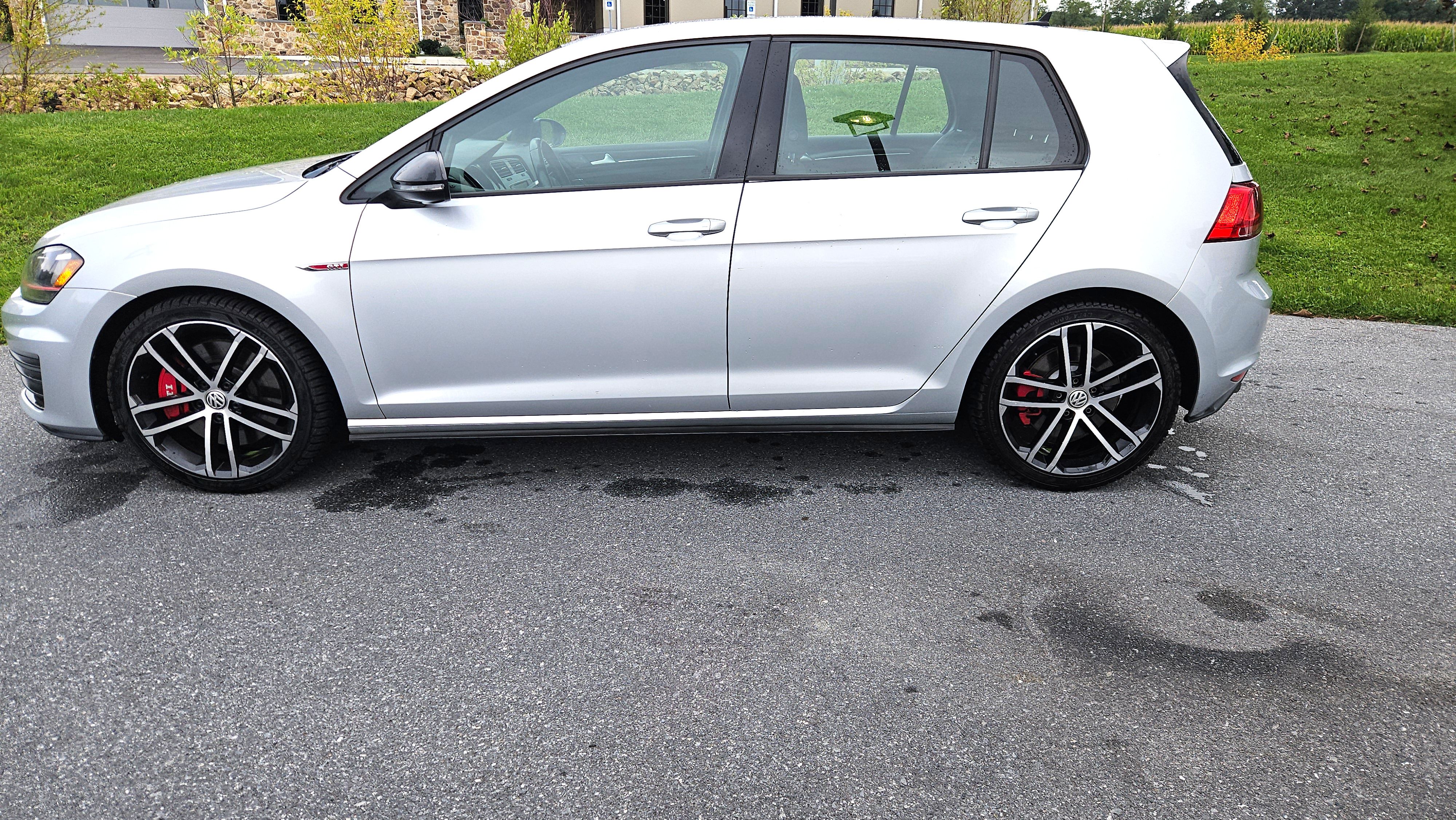 Used 2017 Volkswagen GTI Sport FWD image 1