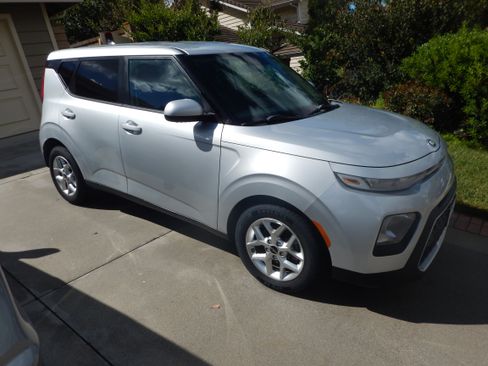 Used 2020 Kia Soul LX image 10