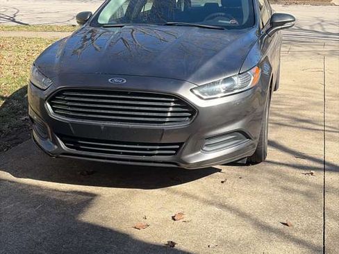 Used 2016 Ford Fusion SE image 1