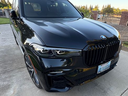 Used 2022 BMW X7 xDrive40i w/ M Sport Package AWD/4WD image 1