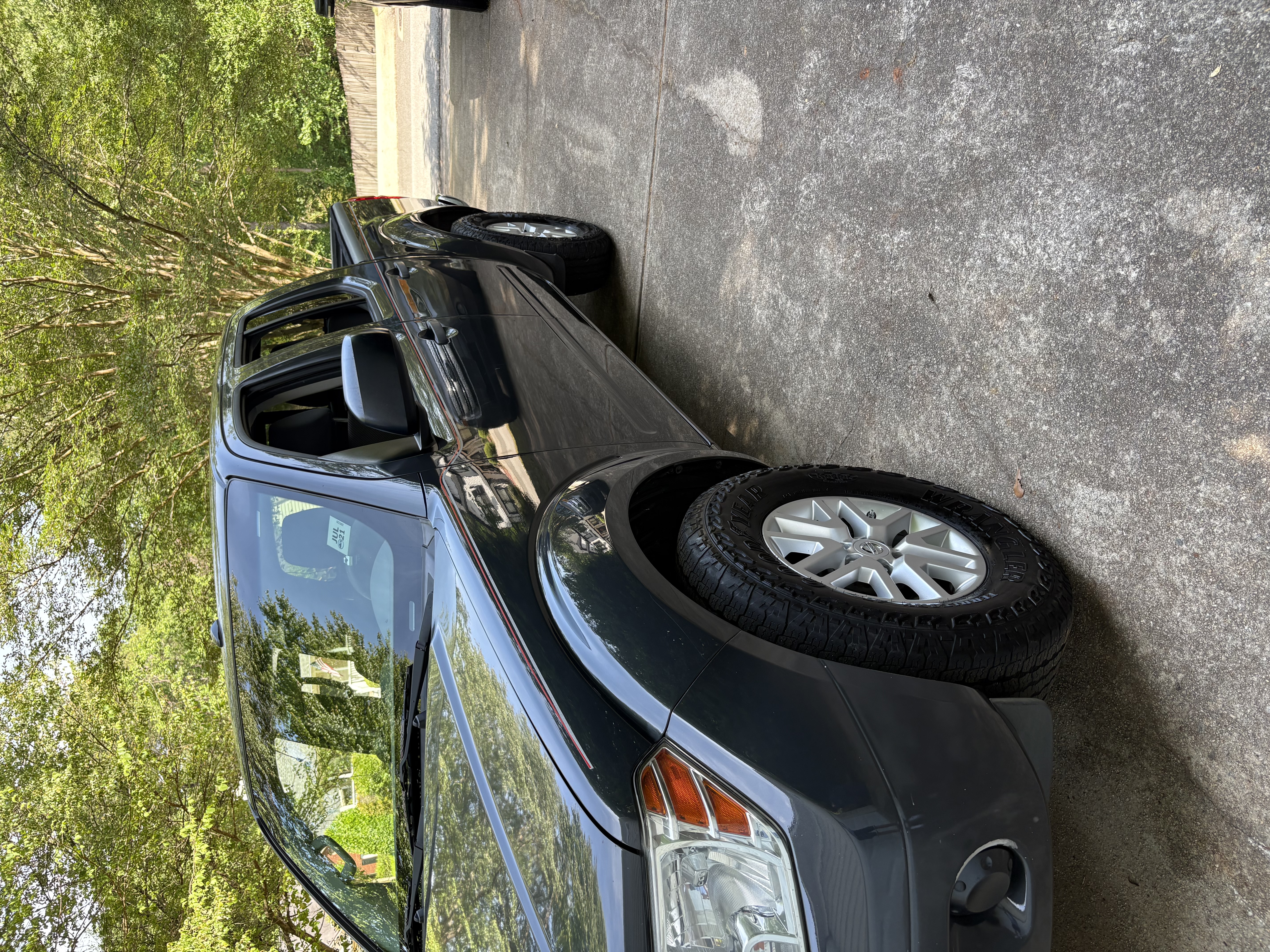 Used 2014 Nissan Frontier SV RWD image 2
