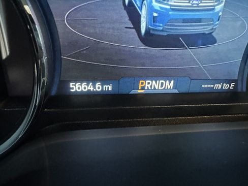 Used 2024 Ford Expedition XLT image 10