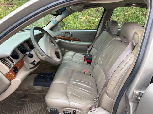 Used 2000 Buick Le Sabre Custom w/ Luxury Opt Pkg image 9