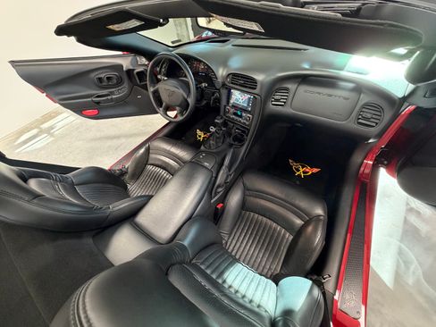 Used 2004 Chevrolet Corvette Coupe 2D w/ Preferred Equipment Group image 13