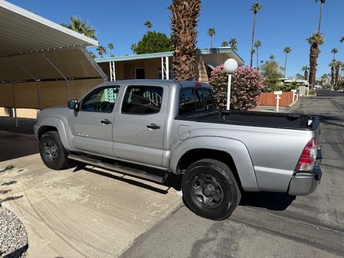 Used 2015 Toyota Tacoma PreRunner image 2