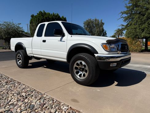 Used 2004 Toyota Tacoma PreRunner RWD image 1