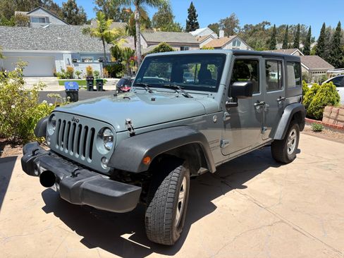 Used 2015 Jeep Wrangler Unlimited Sport w/ Connectivity Group AWD/4WD image 2
