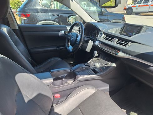 Used 2013 Lexus CT 200h w/ Leather Pkg FWD image 14
