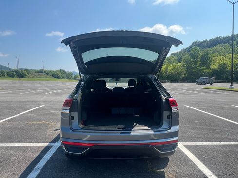 Used 2021 Volkswagen Atlas Cross Sport S image 11