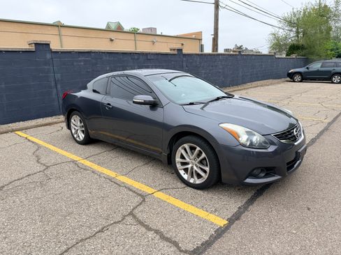 Used 2012 Nissan Altima 3.5 SR w/ Technology Pkg FWD image 1
