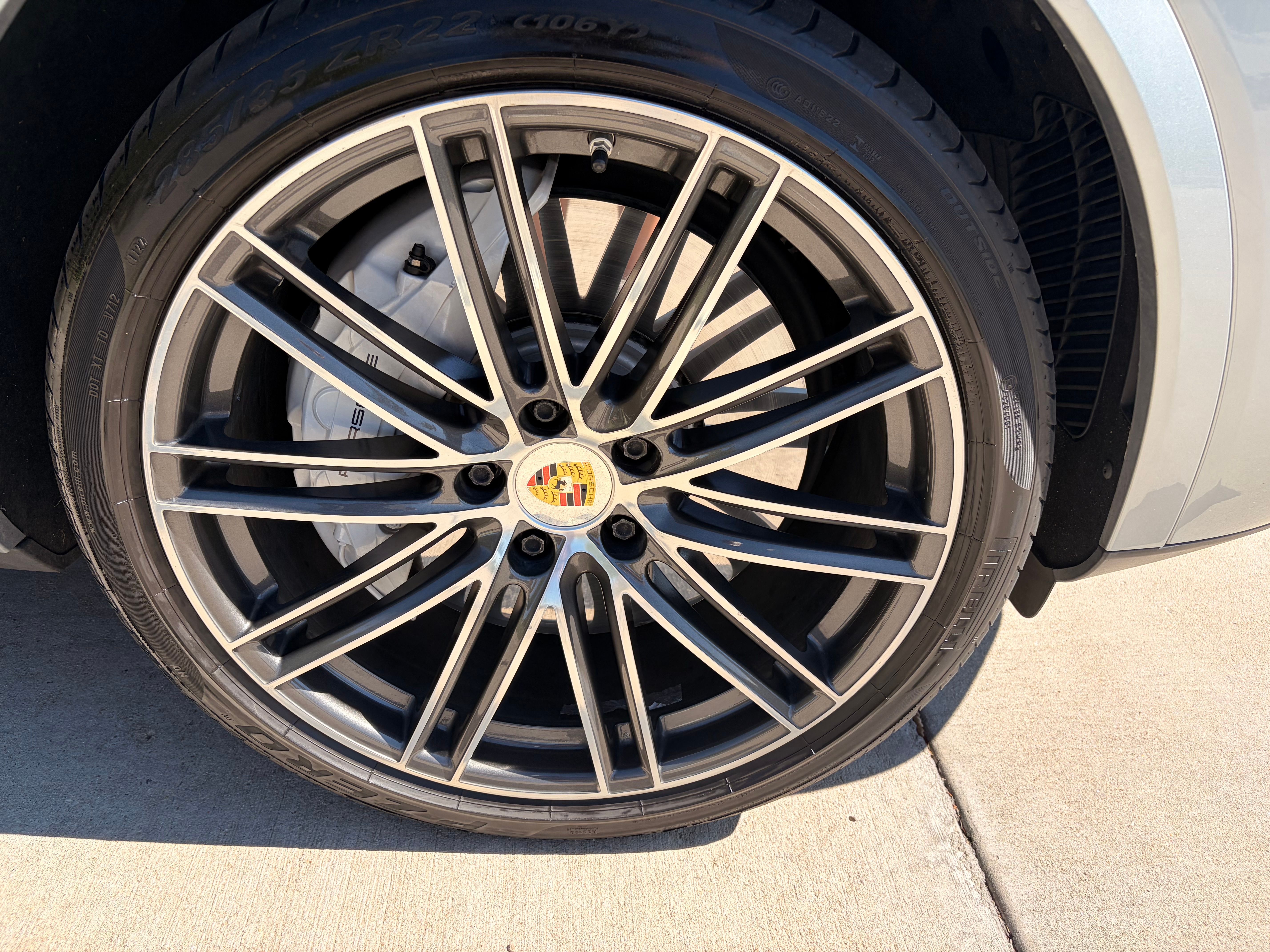 Used 2020 Porsche Cayenne Turbo AWD/4WD image 19