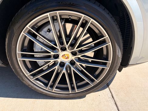 Used 2020 Porsche Cayenne Turbo AWD/4WD image 19