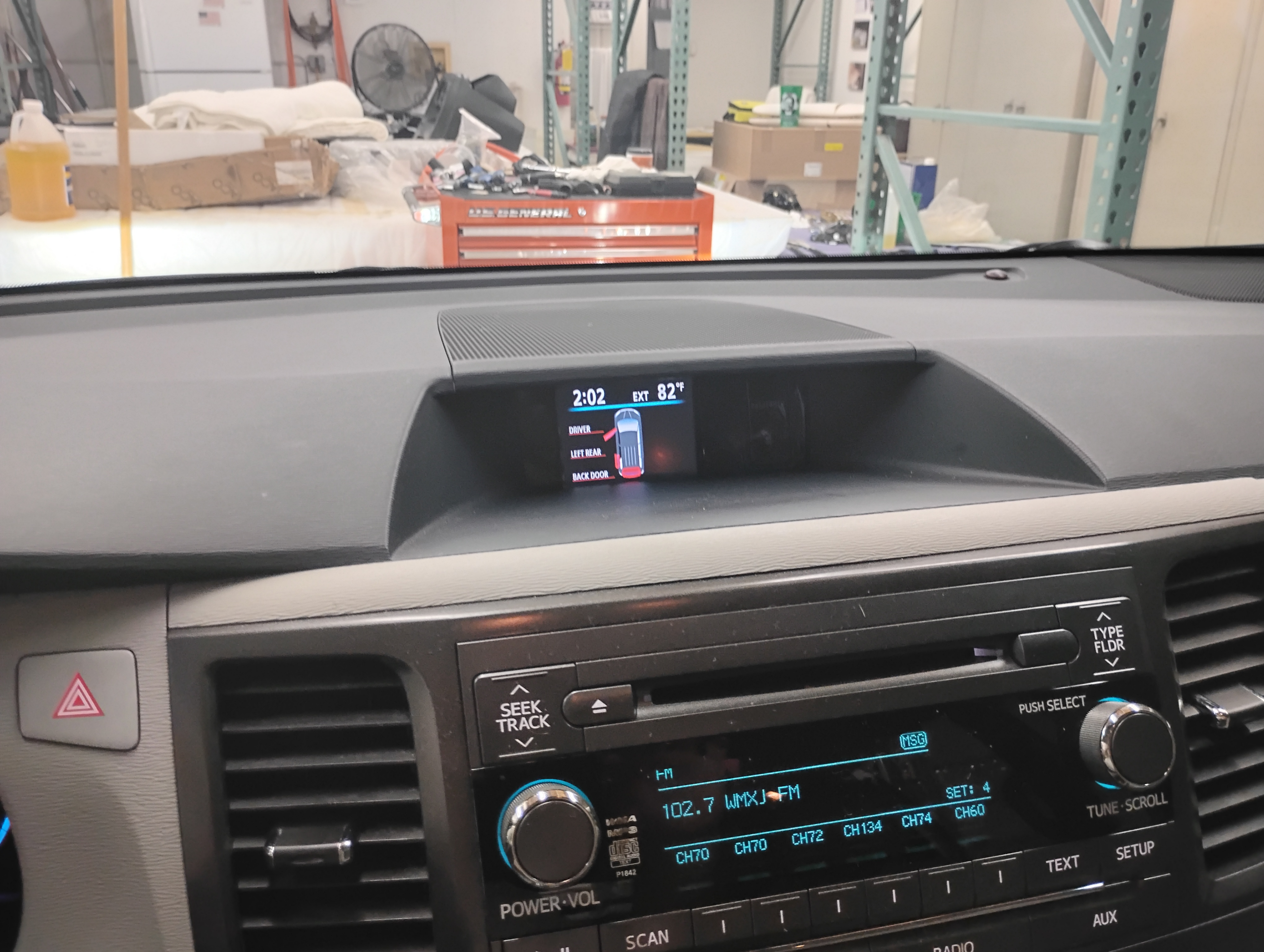 Used 2014 Toyota Sienna XLE FWD image 2