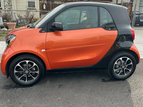 Used 2016 smart fortwo passion image 4