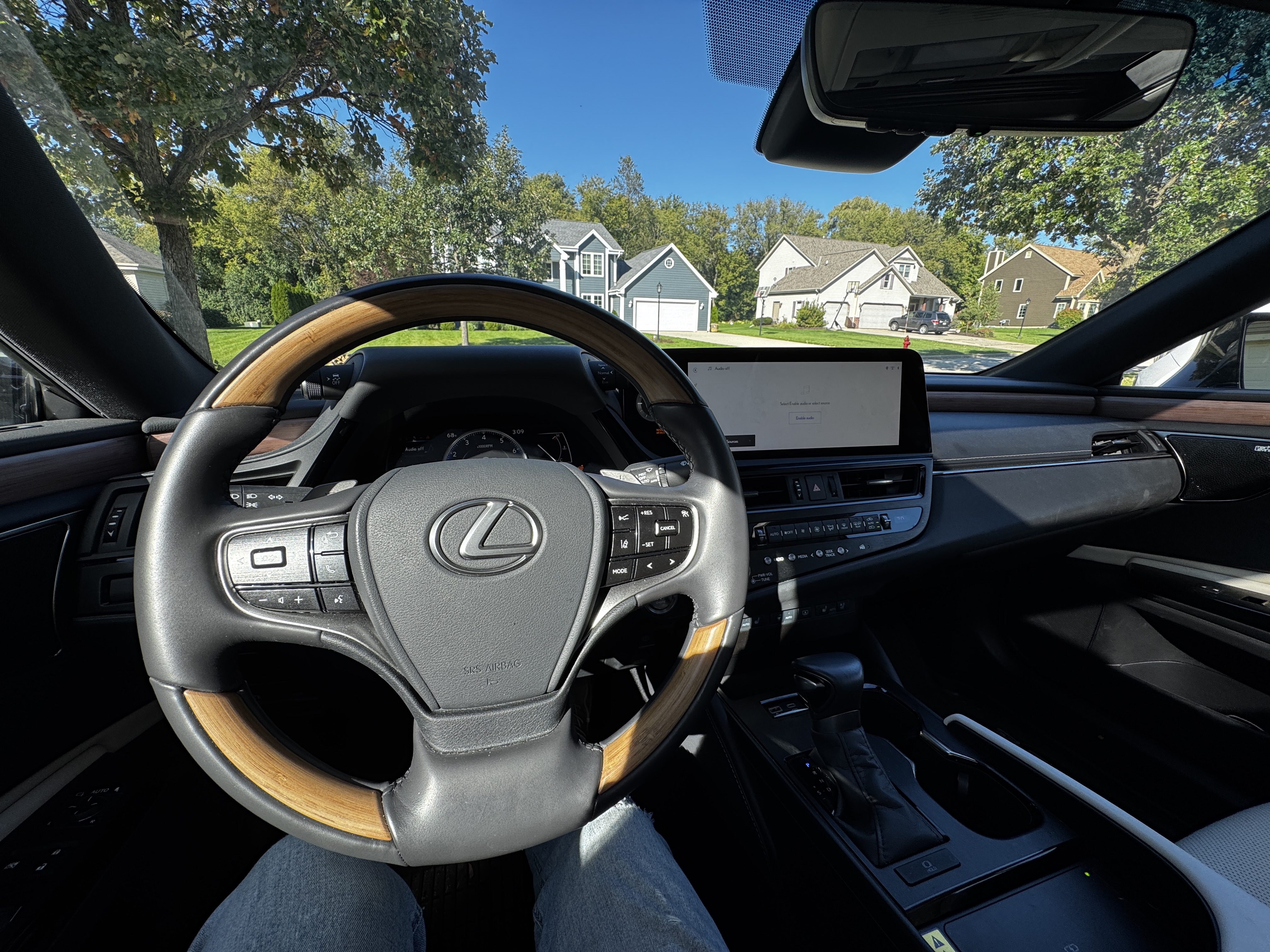Used 2025 Lexus ES 350 w/ Luxury Package FWD image 10