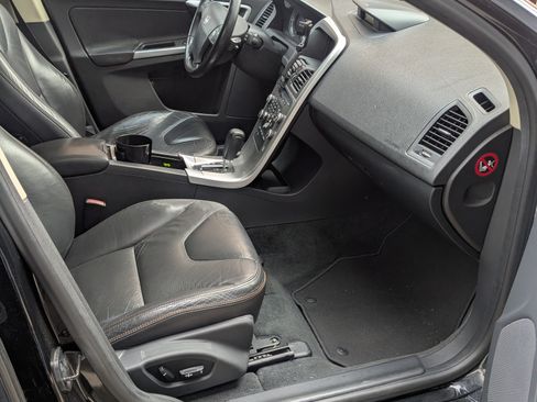 Used 2010 Volvo XC60 T6 R-Design image 6