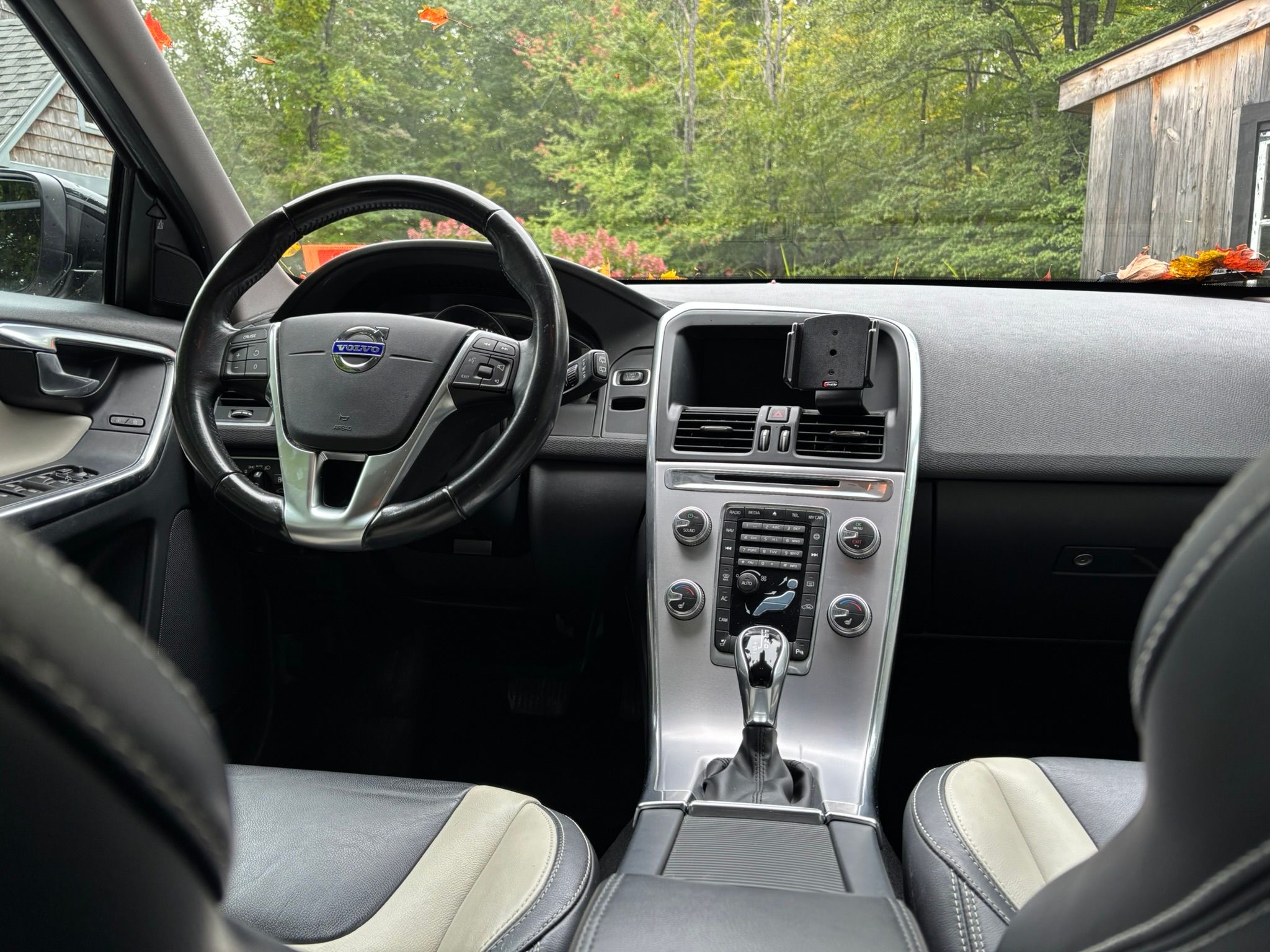 Used 2017 Volvo XC60 T5 Dynamic w/ Preferred Option Package AWD/4WD image 6